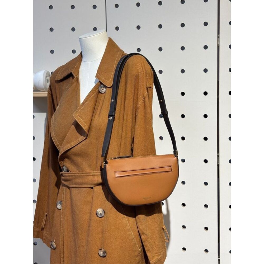 Burberry Women Pre-Loved Bag Very Good Condition